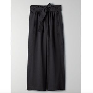 Aritzia Wilfred paperbag wide leg crop - size 2